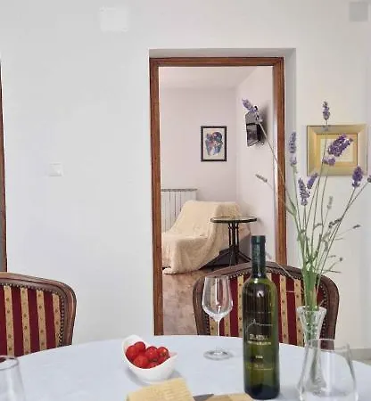 2 Apartment *