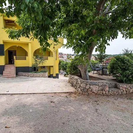 2 Vrbnik (Primorje-Gorski Kotar)