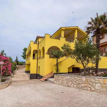 2 * Vrbnik (Primorje-Gorski Kotar)