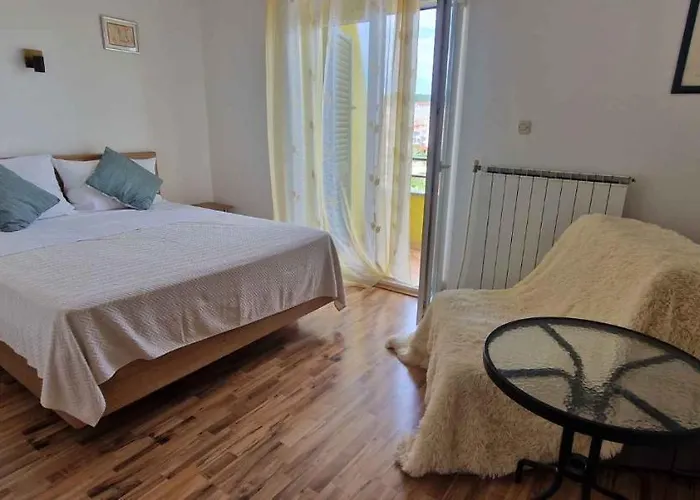 Apartment 2 Vrbnik (Primorje-Gorski Kotar)