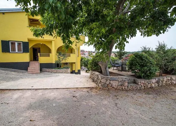 アパート 2 ヴルブニク